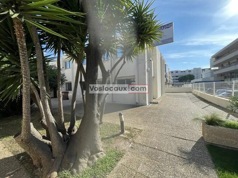 Local commercial dans Saint-Laurent-du-Var à louer - Photo de l’immeuble – Image 3 sur 5