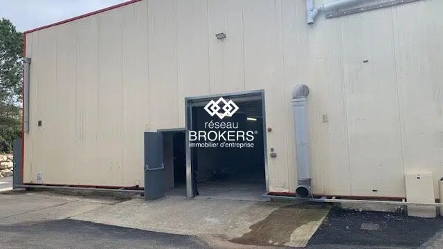 Industriel/Logistique dans Uchaux à louer - Photo de l’immeuble – Image 3 sur 16