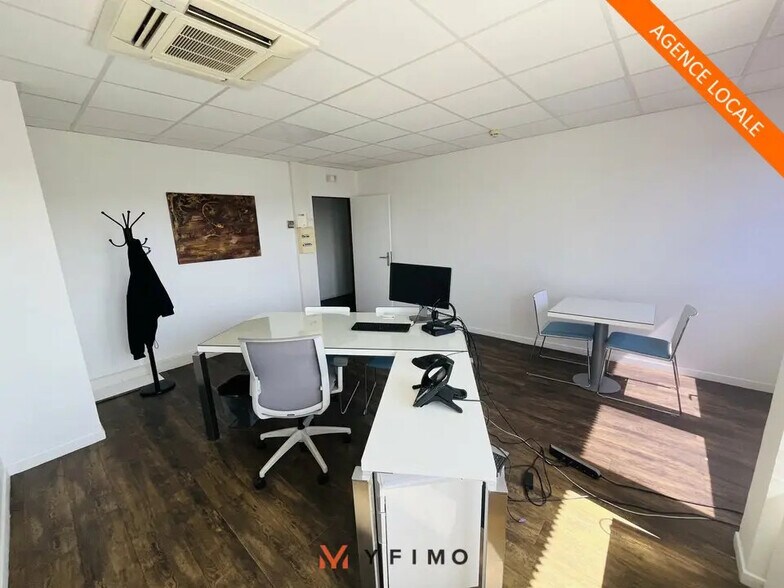 Bureau dans Poissy à louer - Photo de l’immeuble – Image 2 sur 6