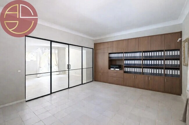 Plus de détails pour Bureau à vendre