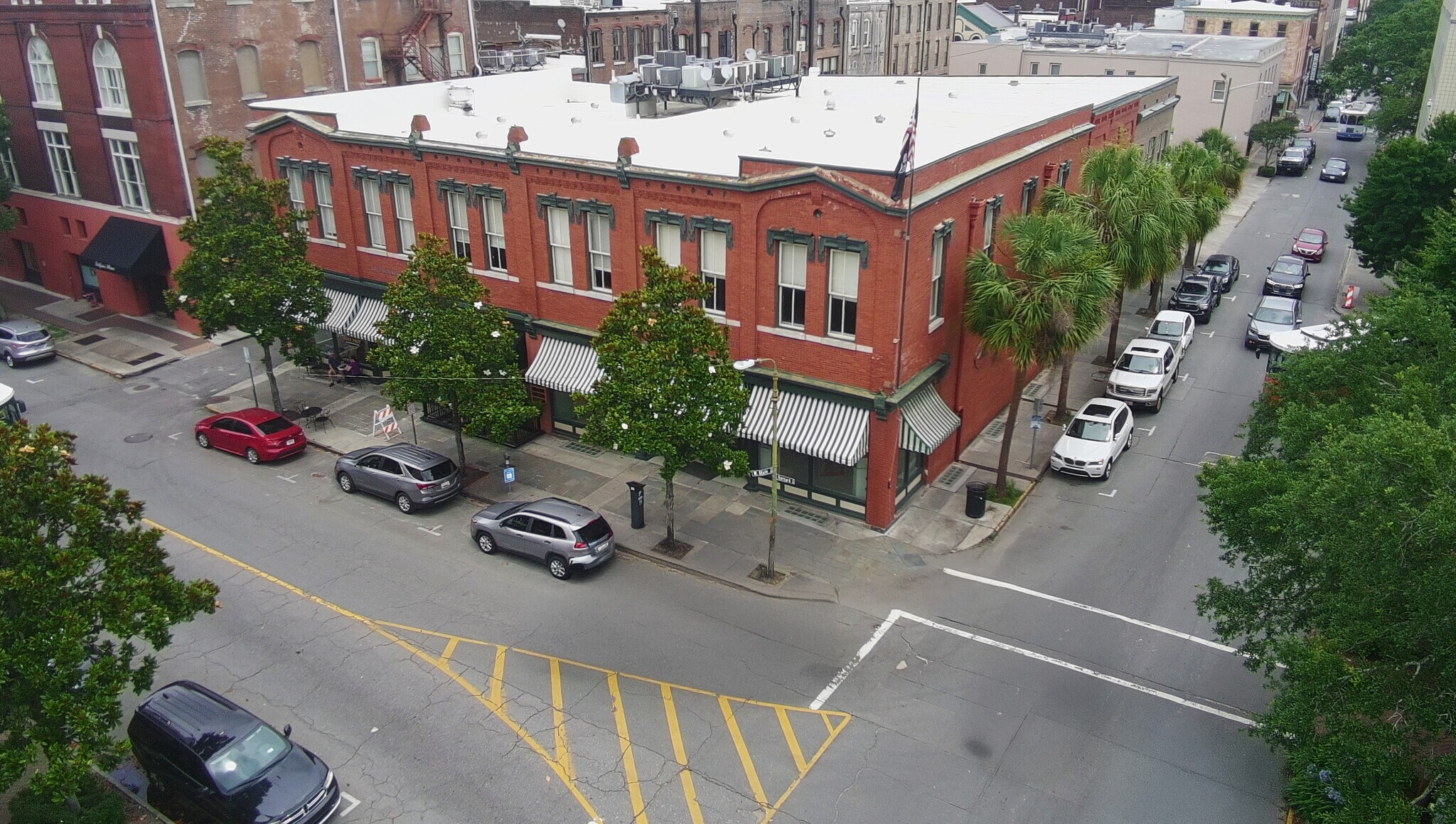 114 Barnard St, Savannah, GA à louer Photo principale– Image 1 sur 7