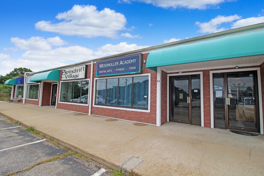 267 Post Rd, Westerly, RI à louer - Photo de l’immeuble – Image 3 sur 21