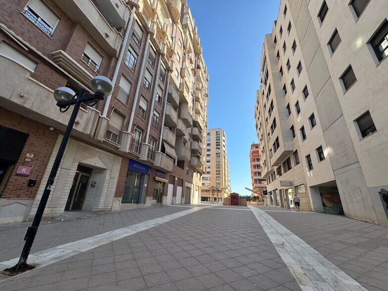 Calle de la Reina Sofía, Murcia, Murcia à vendre - Photo de l’immeuble – Image 2 sur 48