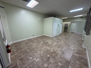 698-750 SW Port St Lucie Blvd, Port Saint Lucie, FL à louer Photo intérieure– Image 1 sur 9