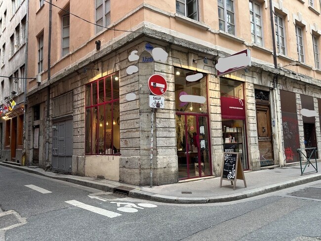 Plus de détails pour Local commercial à louer