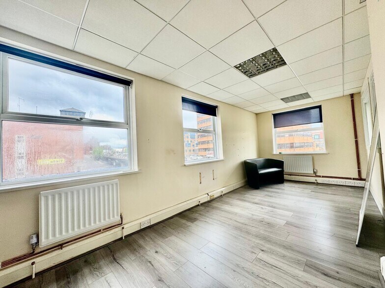 14-26 Victoria St, Luton à louer - Photo de l’immeuble – Image 2 sur 16