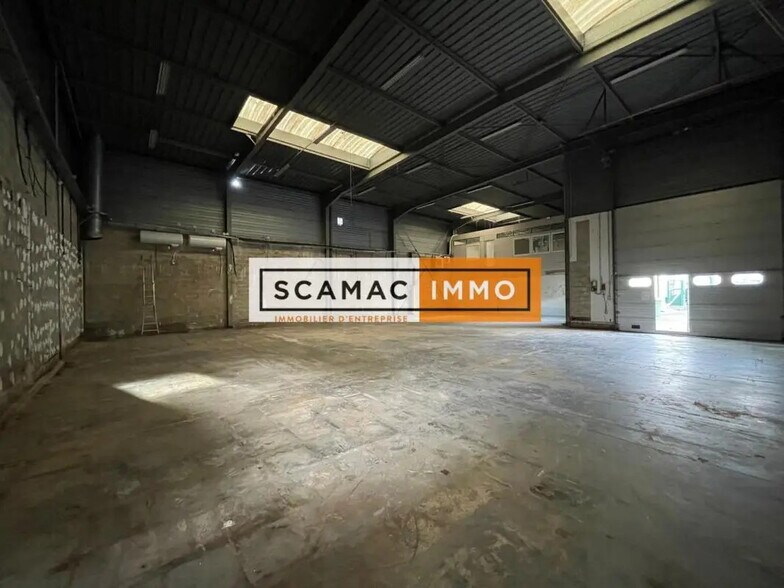 Industriel/Logistique dans Châtillon à vendre - Photo de l’immeuble – Image 2 sur 4