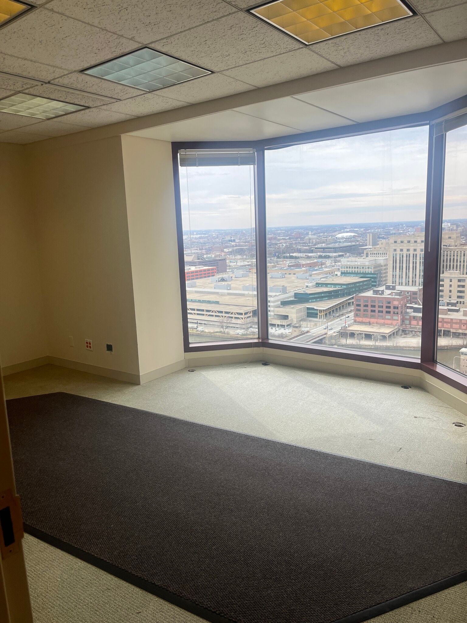 425 S Financial Pl, Chicago, IL à louer Photo de l’immeuble– Image 1 sur 3