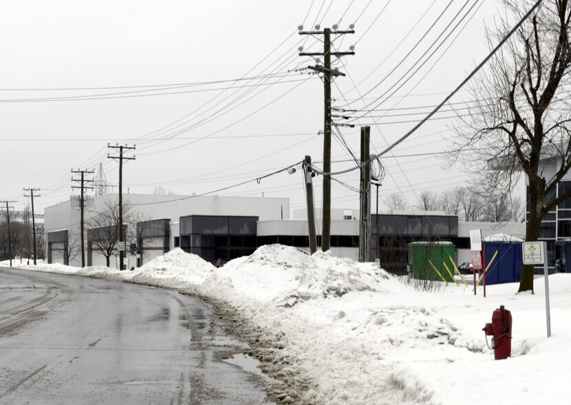 1650 Boul Lionel-Bertrand, Boisbriand, QC à louer - Photo principale – Image 1 sur 5
