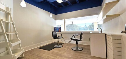 6211 W Northwest Hwy, Dallas, TX à louer Photo intérieure– Image 1 sur 6