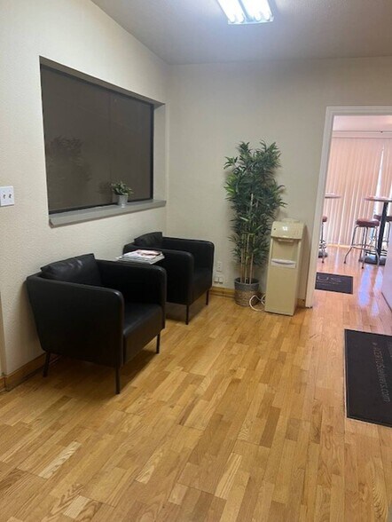 4770 W Nevso Dr, Las Vegas, NV à louer - Photo de l’immeuble – Image 2 sur 6