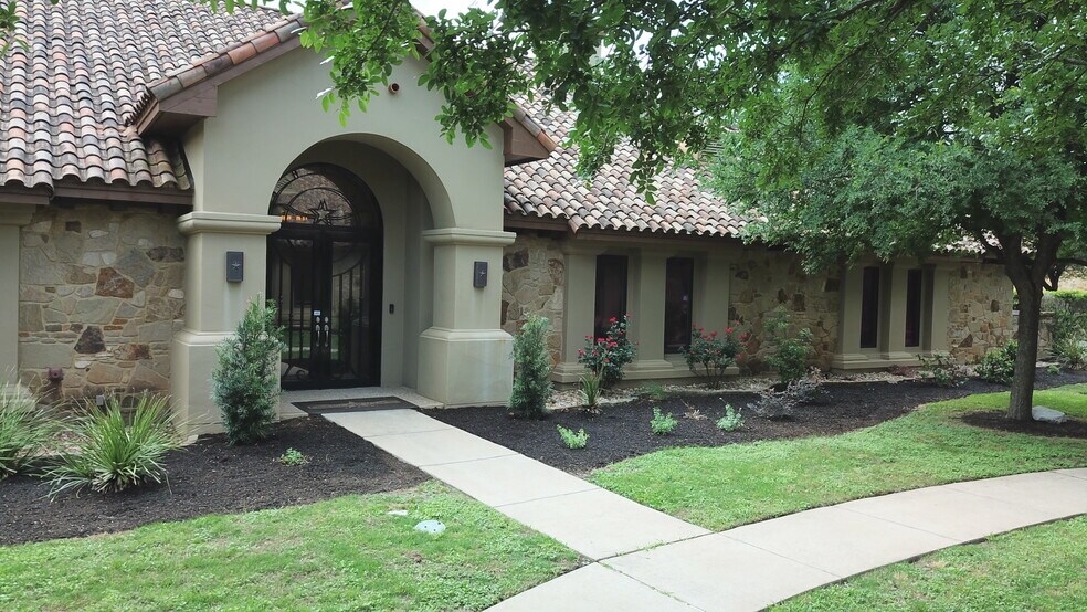 6618 Sitio Del Rio, Austin, TX à louer - Photo de l’immeuble – Image 2 sur 9