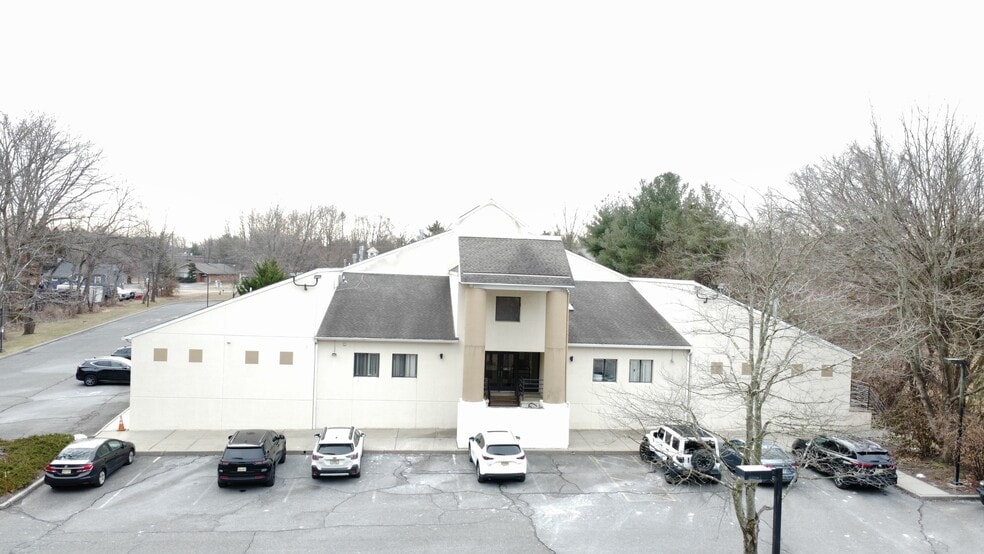 224 Taylors Mill Rd, Manalapan Township, NJ à louer - Photo principale – Image 1 sur 32