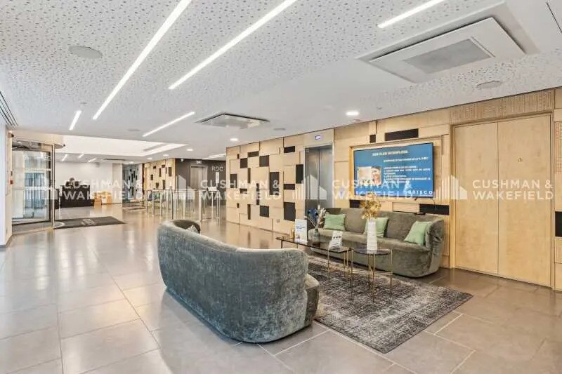 Bureau dans Sèvres à louer - Hall d’entrée – Image 2 sur 21