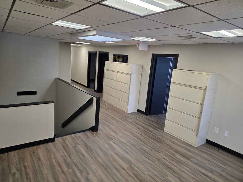 98 Willis Ave, Mineola, NY à louer - Photo intérieure – Image 3 sur 13