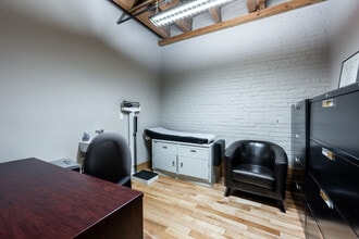 430 Rue Saint-Pierre, Montréal, QC à louer Photo de l’immeuble– Image 2 sur 7