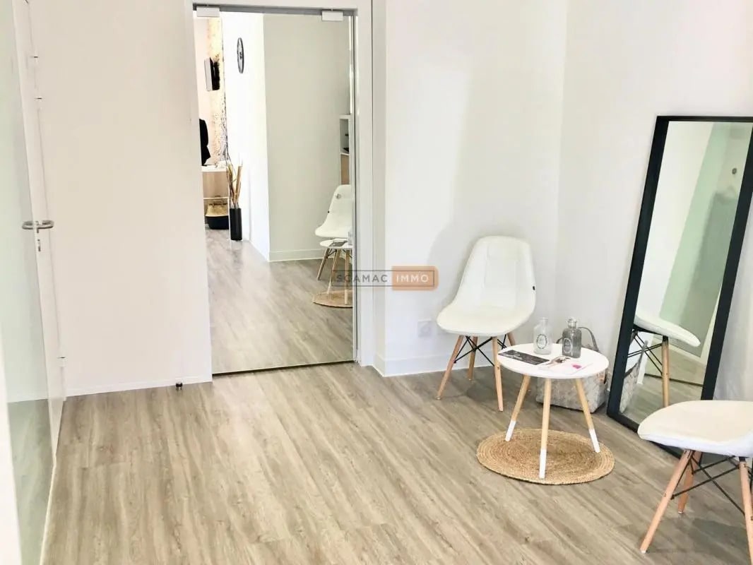 Local d’activités dans Draguignan à louer Photo de l’immeuble– Image 1 sur 8