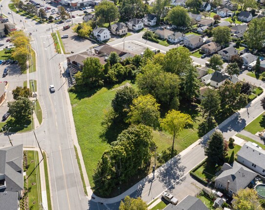104 Lakeport Rd, St Catharines, ON à vendre - Photo de l’immeuble – Image 2 sur 4