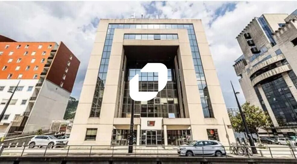 Bureau dans Grenoble à louer - Photo de l’immeuble – Image 2 sur 11