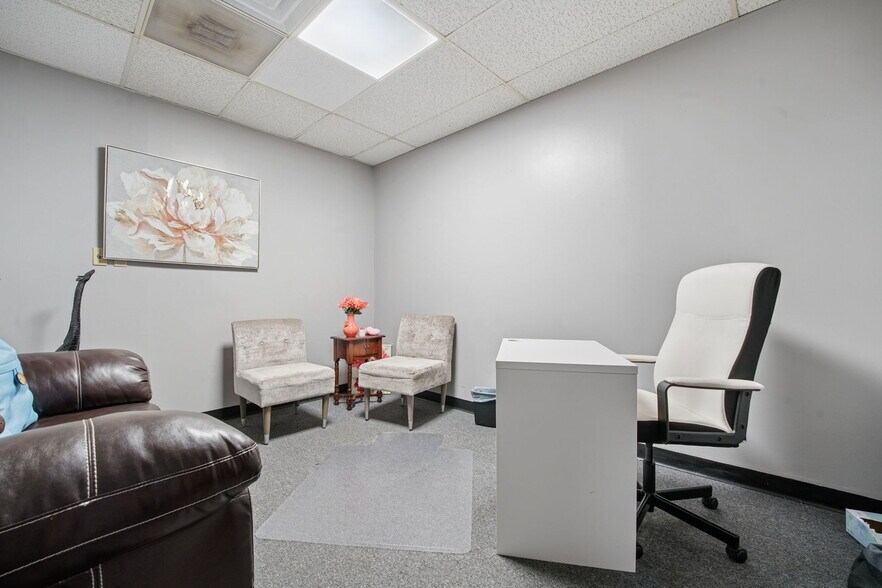 4770 Indianola Ave, Columbus, OH à vendre - Photo de l’immeuble – Image 3 sur 15