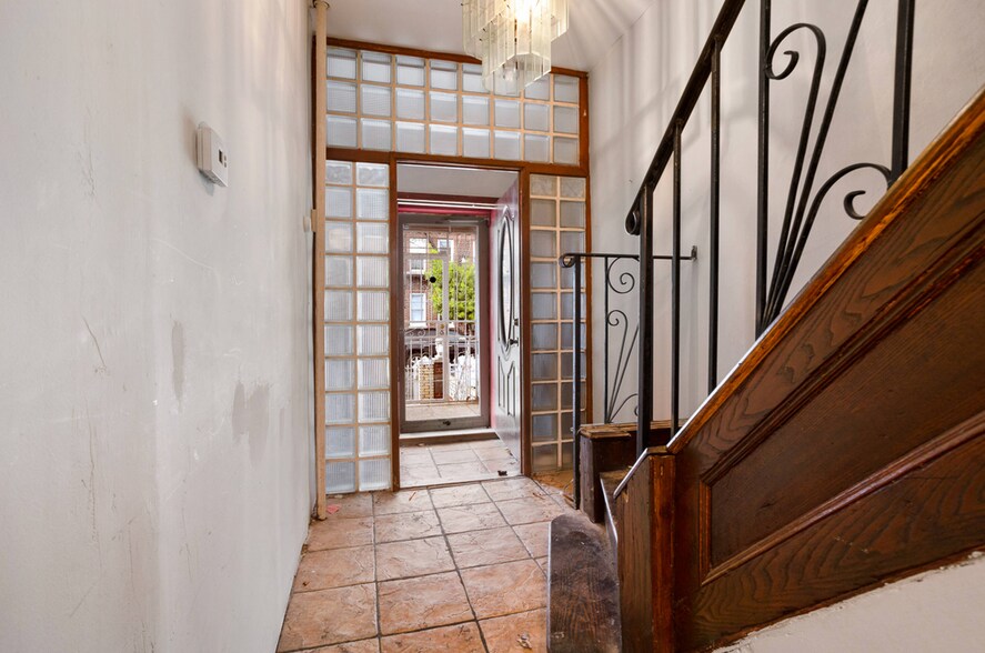 341 E 51st St, Brooklyn, NY à vendre - Photo intérieure – Image 2 sur 26
