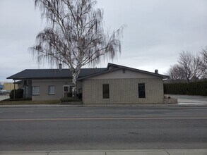 98 E 9th St, Wenatchee, WA à louer Photo de l’immeuble– Image 1 sur 4