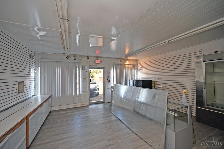 6999-7001 Colerain Ave, Cincinnati, OH à louer - Photo intérieure – Image 3 sur 4