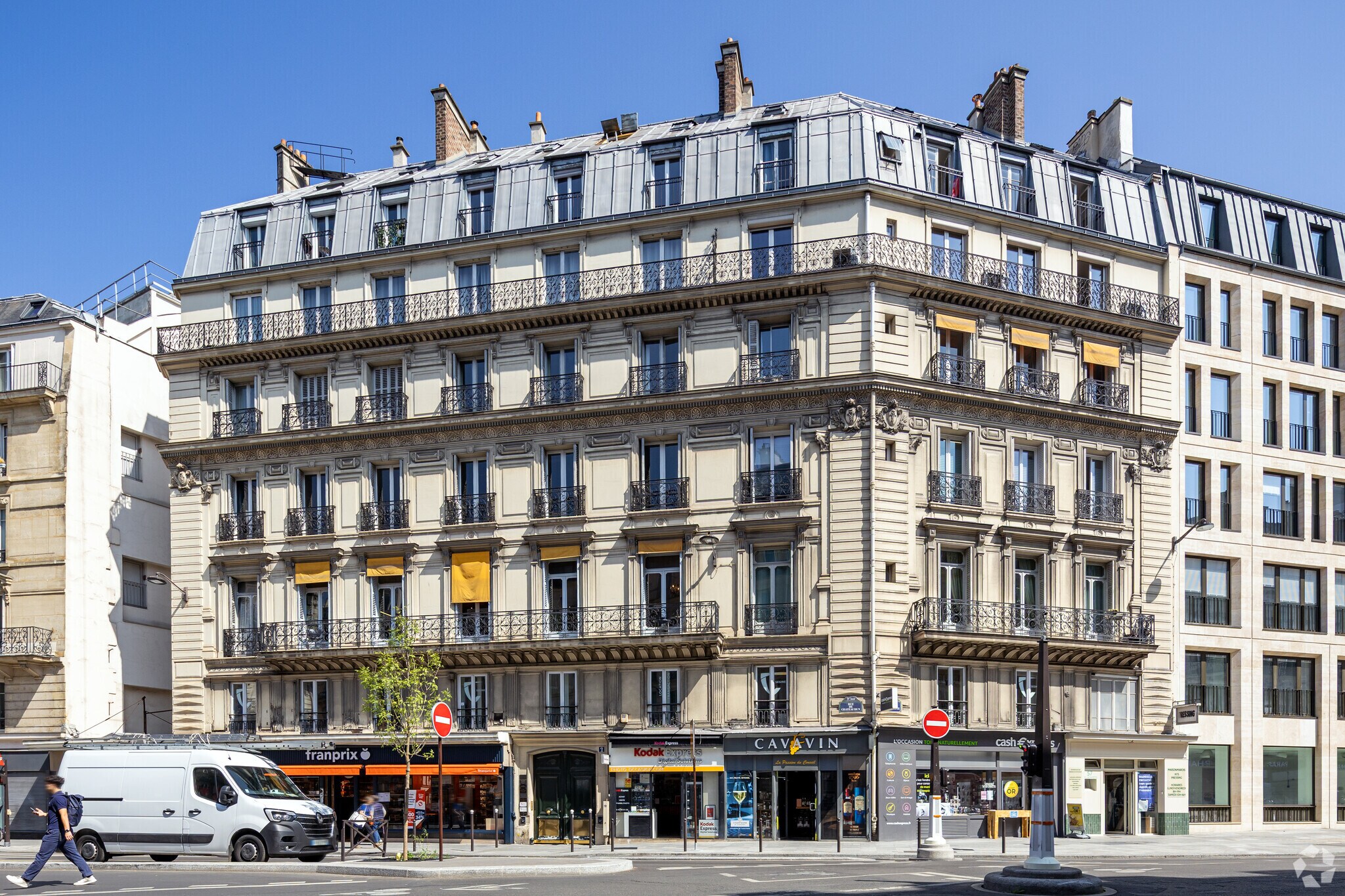 Rue De Châteaudun, Paris à louer Photo principale– Image 1 sur 11