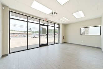 1064 S Riverside Dr, Clarksville, TN à louer Photo de l’immeuble– Image 1 sur 13