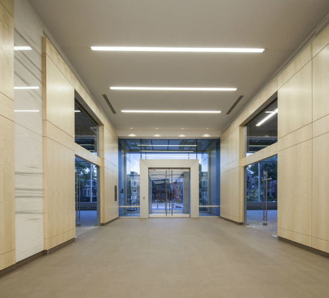 500 Grande Allée E, Québec, QC à louer - Hall d’entrée – Image 3 sur 8