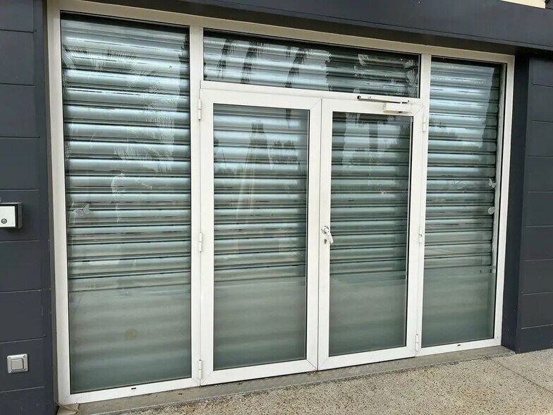 Local commercial dans Éguilles à louer - Photo de l’immeuble – Image 3 sur 3