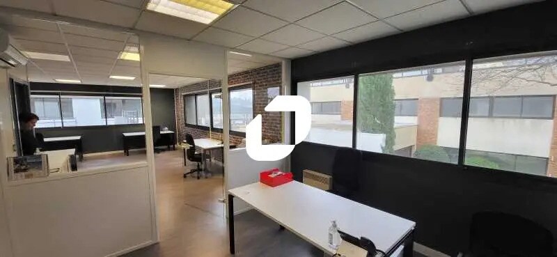 Bureau dans Gradignan à louer - Photo de l’immeuble – Image 3 sur 9