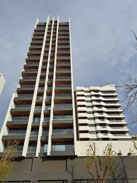 Local commercial dans València, Valencia à louer - Photo de l’immeuble – Image 1 sur 10