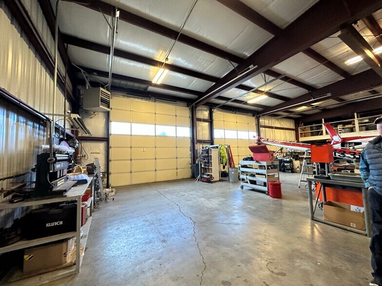 1055 S Commerce Pkwy, Newberg, OR à vendre - Photo de l’immeuble – Image 3 sur 4