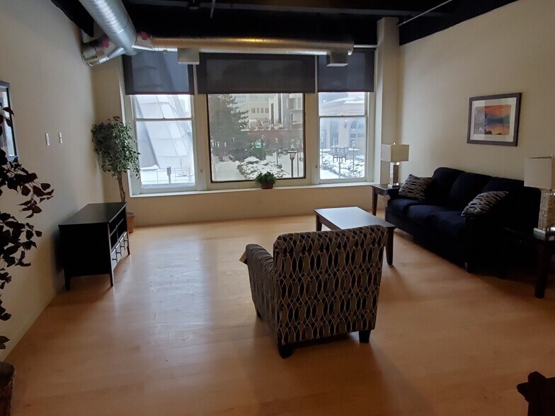 49 Stone St, Rochester, NY à louer - Photo de l’immeuble – Image 2 sur 16