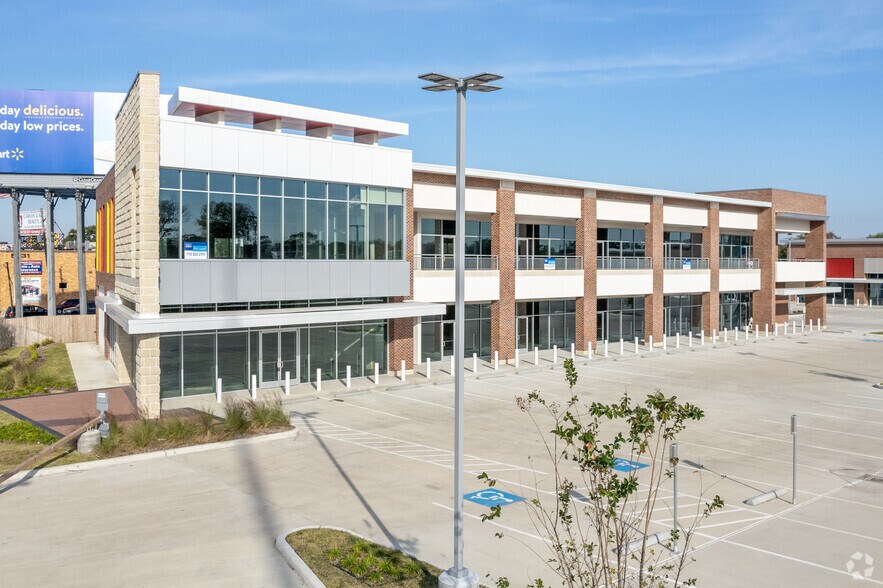 5815 Gulf Fwy, Houston, TX à louer - Photo de l’immeuble – Image 2 sur 9