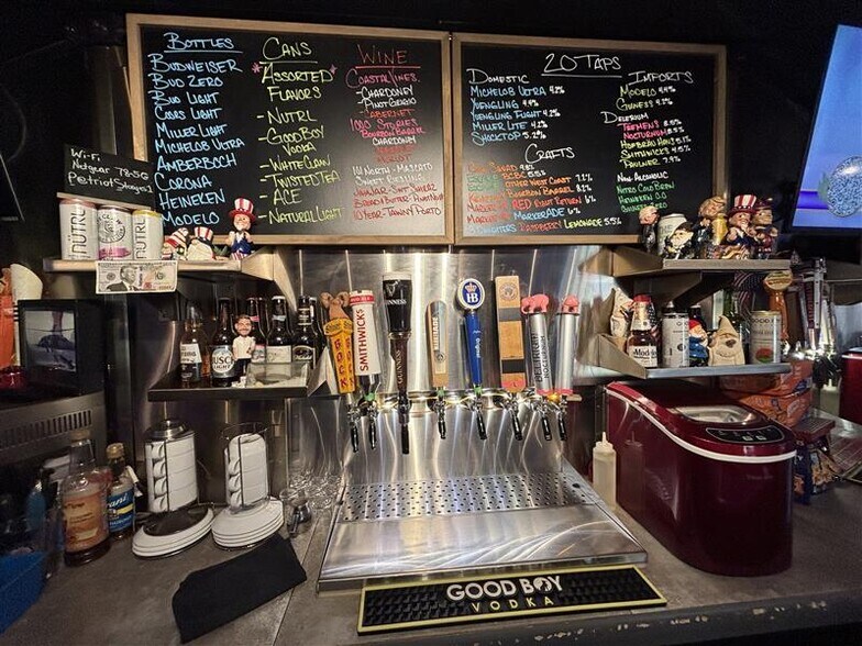 6153 Massachusetts Ave, New Port Richey, FL à vendre - Photo de l’immeuble – Image 3 sur 16