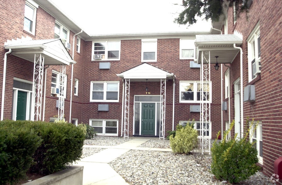 Middlesex County Portfolio portefeuille de 2 biens à vendre sur LoopNet.fr - Photo principale – Image 1 sur 5