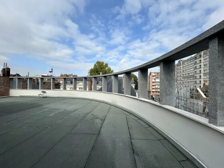 Bureau dans Lille à louer - Photo de l’immeuble – Image 3 sur 11