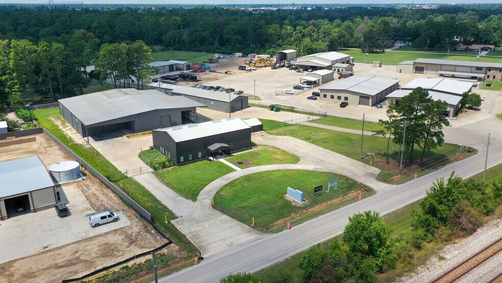 23609 W Hardy Rd, Spring, TX à louer - Photo de l’immeuble – Image 3 sur 12