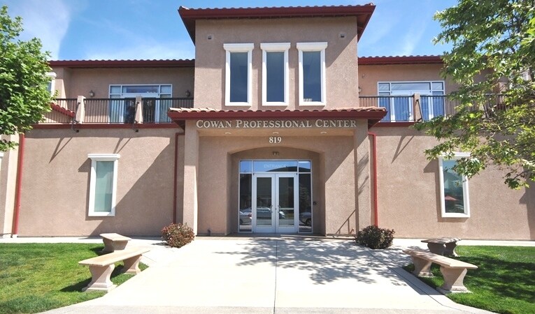 819 Cowan Rd, Burlingame, CA à louer - Photo de l’immeuble – Image 2 sur 10