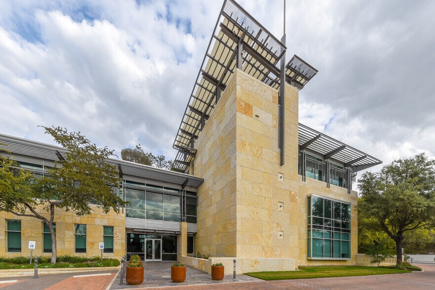200 E Basse Rd, San Antonio, TX à louer - Photo principale – Image 1 sur 17