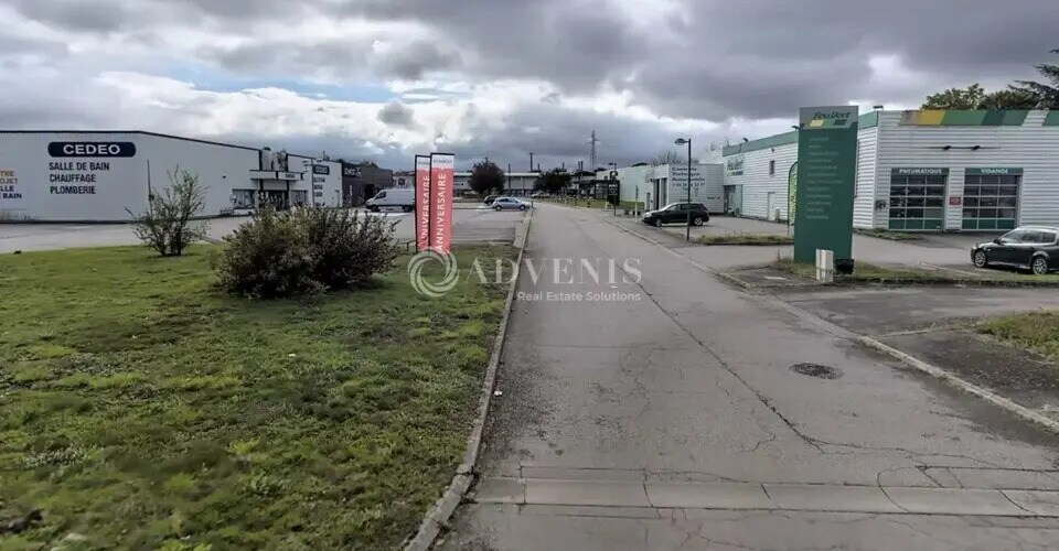Local commercial dans Sainte-Marguerite à louer Photo de l’immeuble– Image 1 sur 2