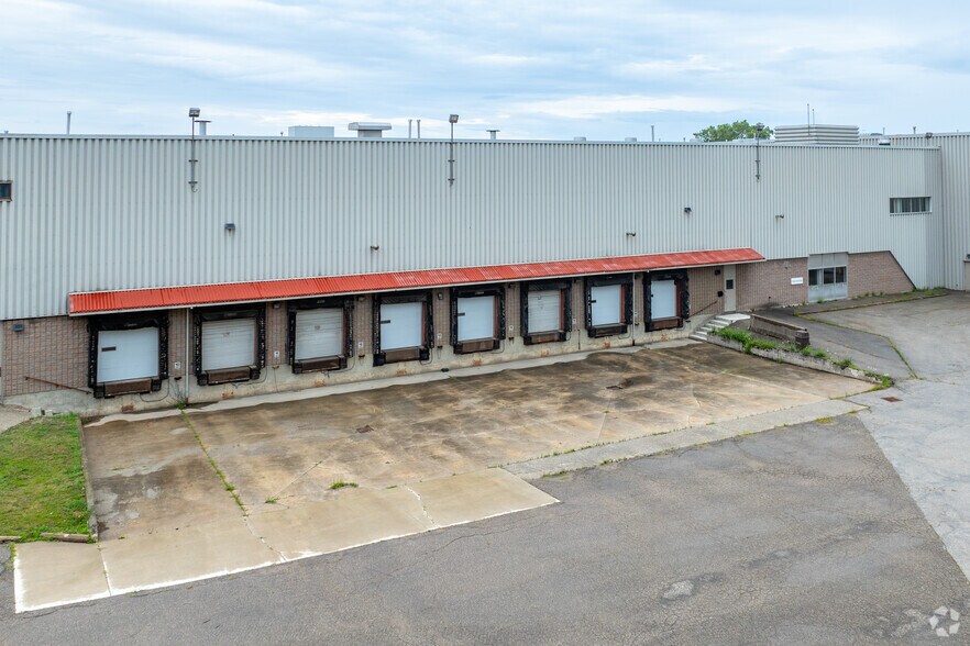 2550 Stanfield Rd, Mississauga, ON à louer - Photo de l’immeuble – Image 2 sur 4