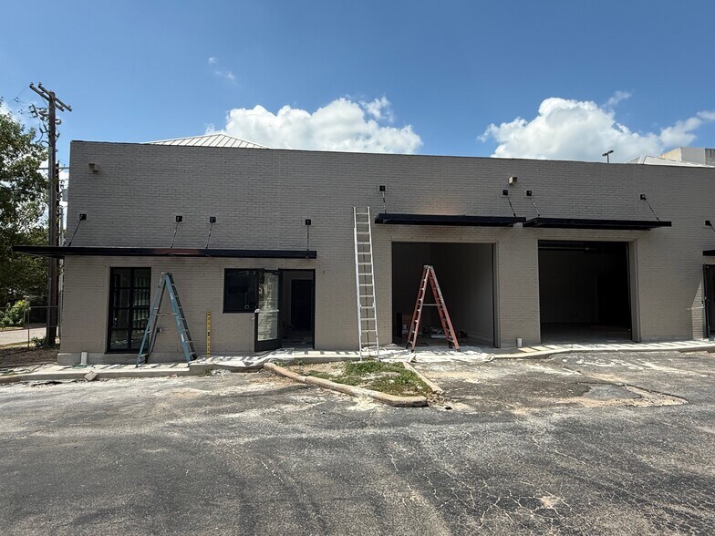 5602 Clay Ave, Austin, TX à louer - Photo de l’immeuble – Image 3 sur 12