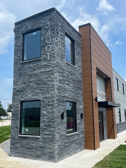 34001 Groesbeck Hwy, Clinton Township, MI à louer - Photo de l’immeuble – Image 2 sur 33