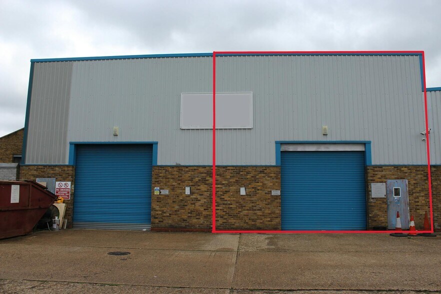 Unit 4, Harolds Road, The Pinnacles, Harlow à vendre - Photo de l’immeuble – Image 1 sur 3