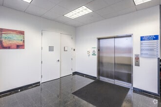 999 Stewart Ave, Bethpage, NY à louer Photo de l’immeuble– Image 2 sur 12