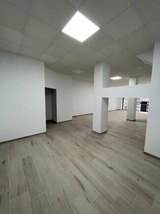 Plus de détails pour Local commercial à louer