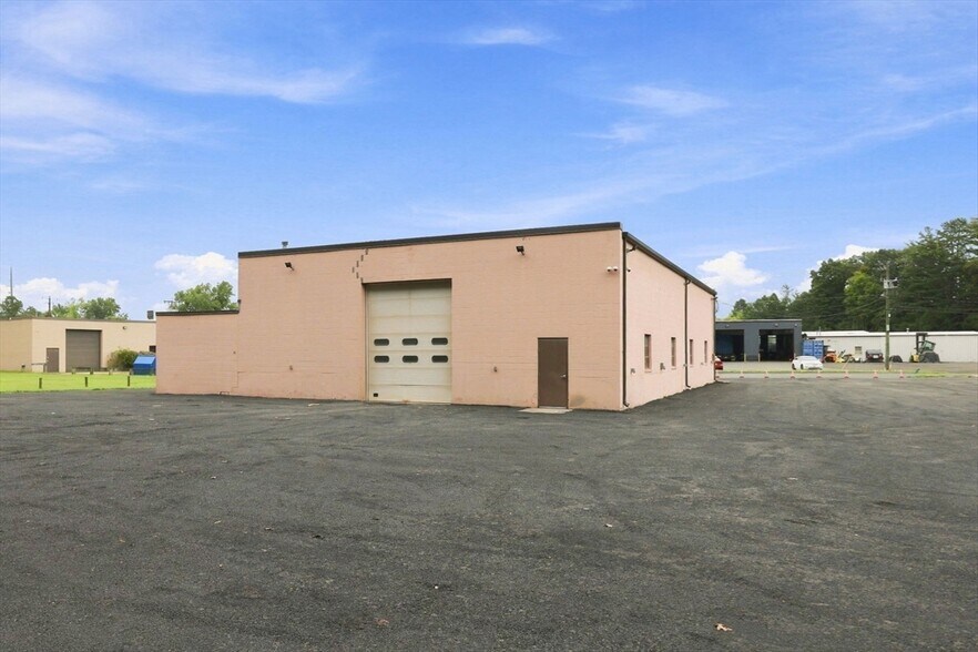 97 Ramah Cir S, Agawam, MA à louer - Photo de l’immeuble – Image 2 sur 19